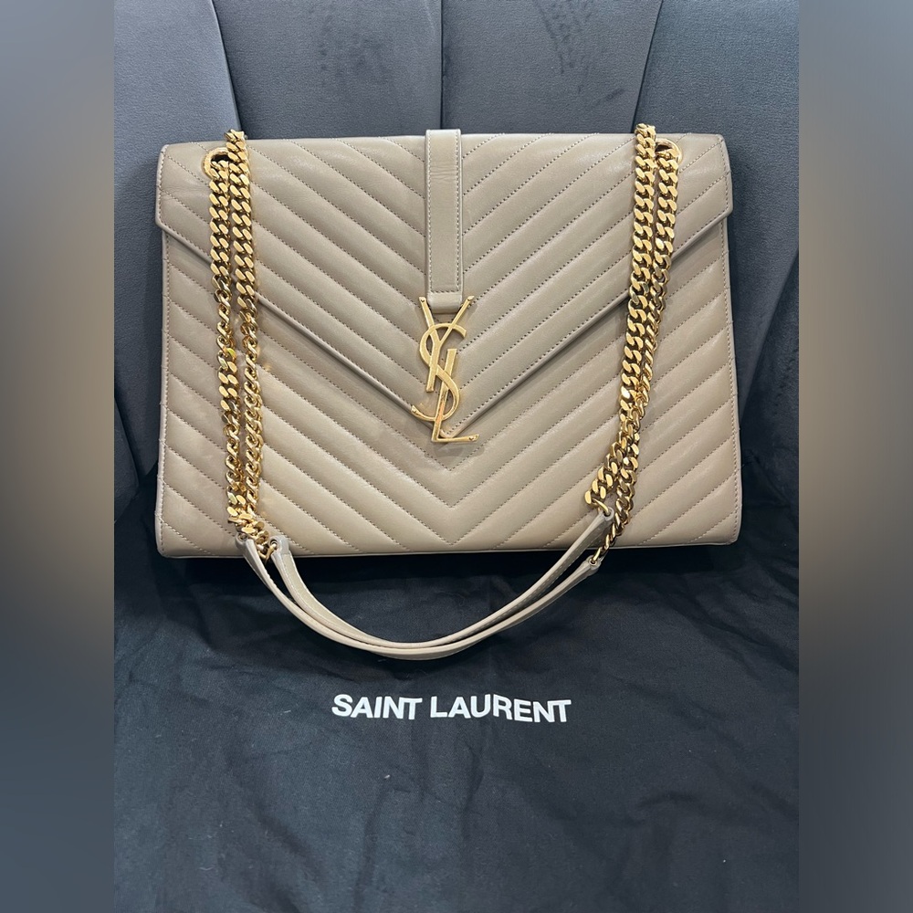 Sold. Yves Saint Laurent Classic Monogram Envelope tote and shoulder bag - Picture 4 of 17